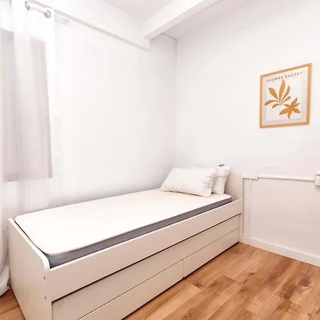 Lux Center 4c